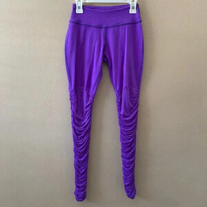 Beyond Yoga Legs for Days Leggings in Purple